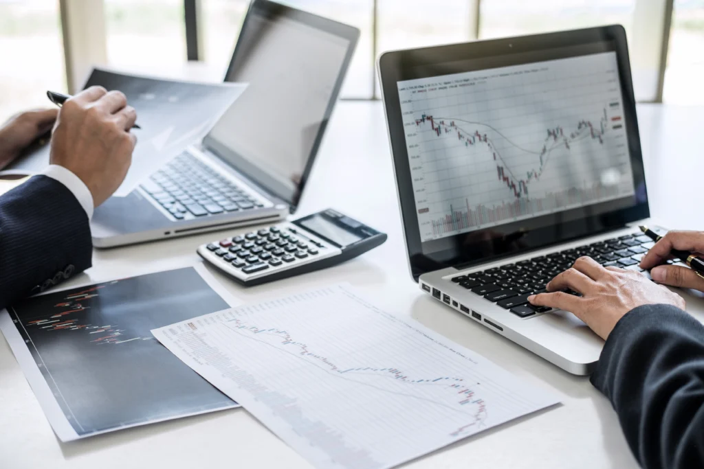 currency_heatmap_banner_mobile_bg – PU Prime | More Than Trading business team investment working with computer and analysis graph stock market trading with stock