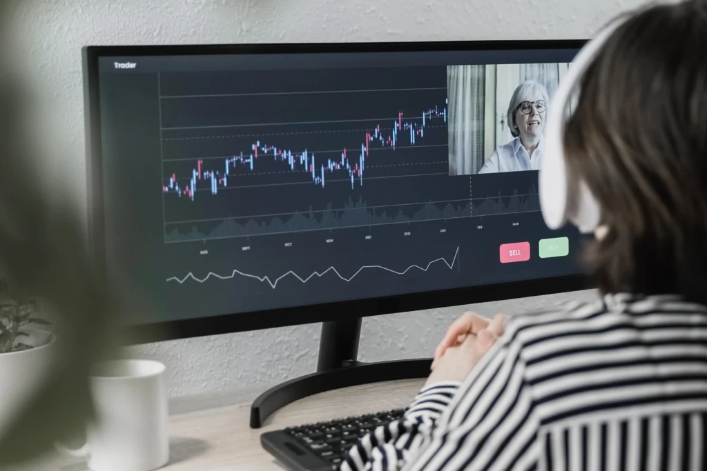 swing-trader-watching-trading-class-and-a-trading-chart – PU Prime | More Than Trading swing trader watching trading class and a trading chart