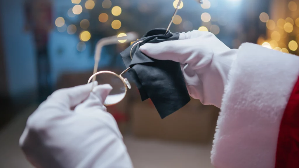 santa-claus-cleaning-his-glasses-for-stock-market-analysis – PU Prime | More Than Trading santa claus cleaning his glasses for stock market analysis